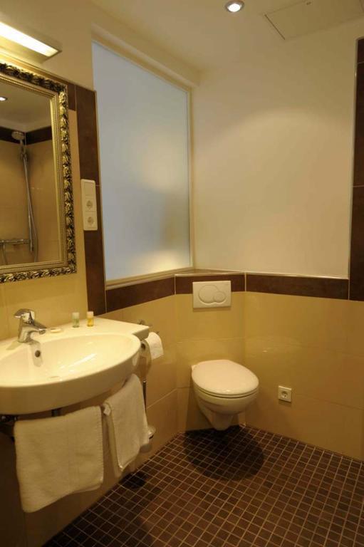 Hotel Continental Saarbrücken Kamer foto